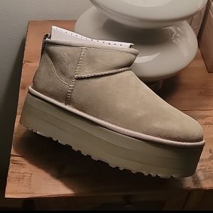 UGG Ultra Mini Platform 8 Moss green